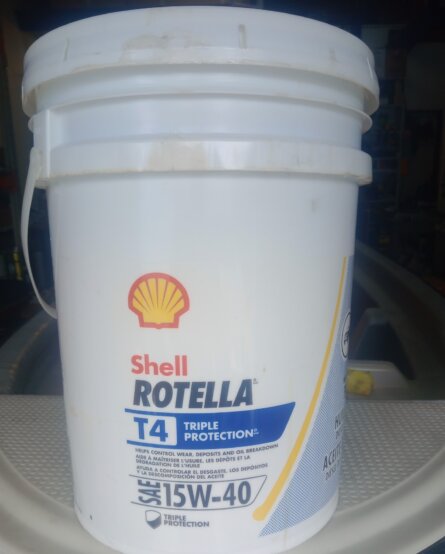 Huile moteur Rotella T4, SAE 15W-40, seau de 5 gallons